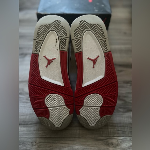 Jordan 4 FireRed Gradeschool 7y - Picture 6 of 11